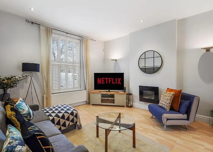 Pristine Stylish Townhouse On The Stray - Sleeps 8