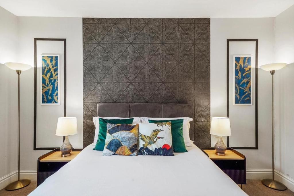 Pristine Stylish Townhouse On The Stray - Sleeps 8