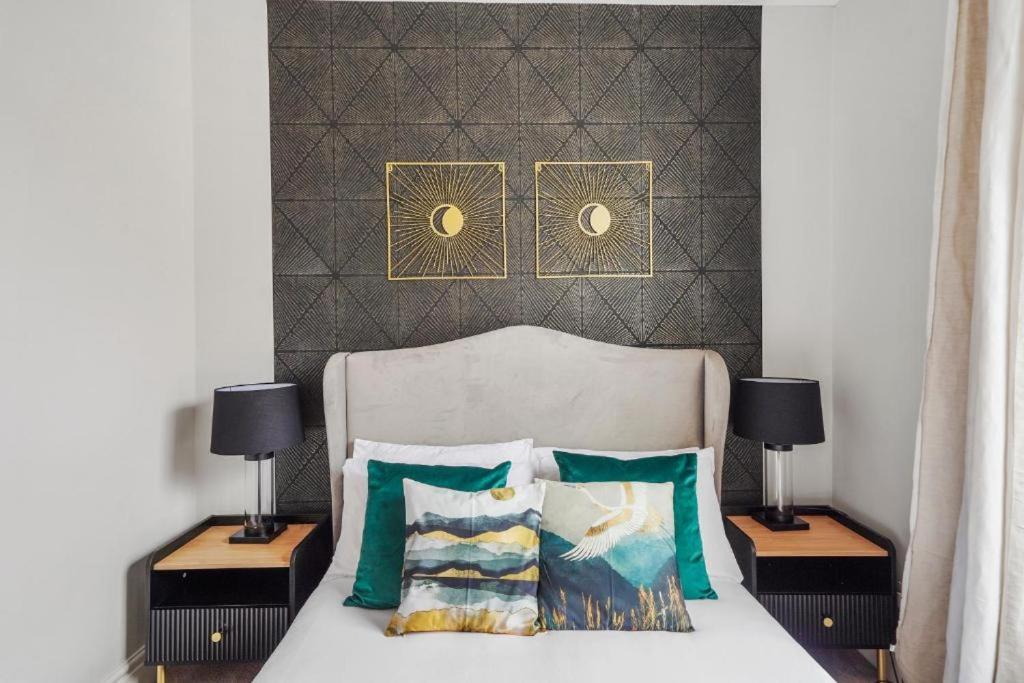 Holiday home Pristine Stylish Townhouse On The Stray - Sleeps 8 *