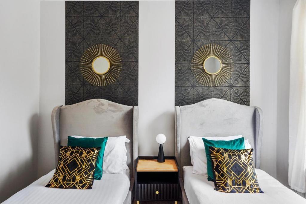Pristine Stylish Townhouse On The Stray - Sleeps 8