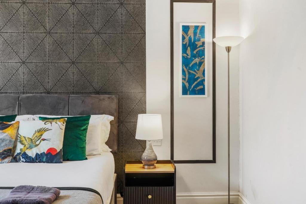 Holiday home Pristine Stylish Townhouse On The Stray - Sleeps 8 Harrogate
